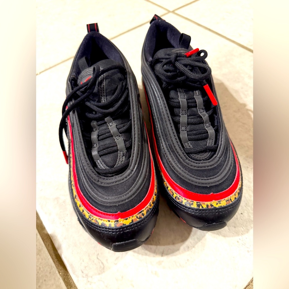 Nike women’s sneakers
